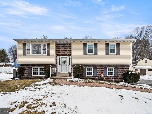 2nd image of 1548 County Line Rd