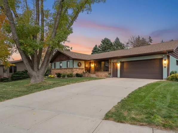 1302 Spruce St, Yankton, SD 57078