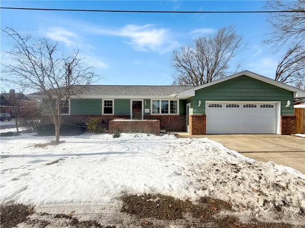 919 S Van Buren St, Sullivan, IL 61951