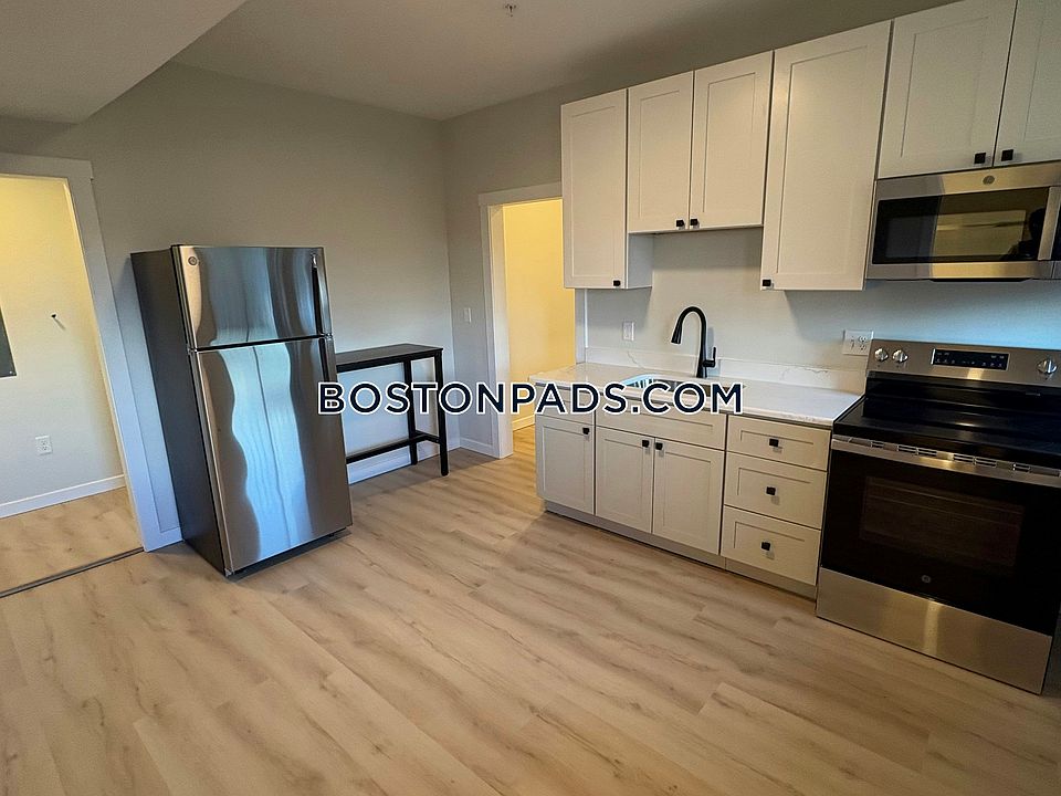 1st image of 28 Woodland St APT 3