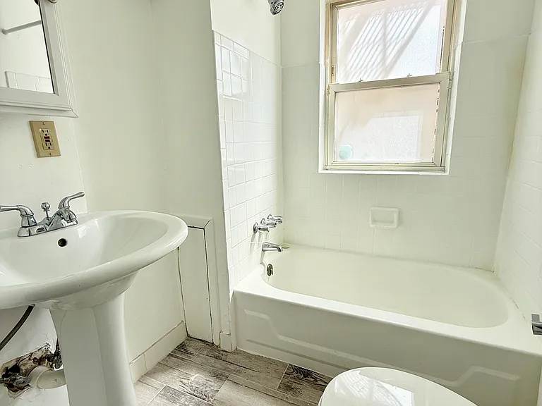 17 E Centre St #4 — Photo 3