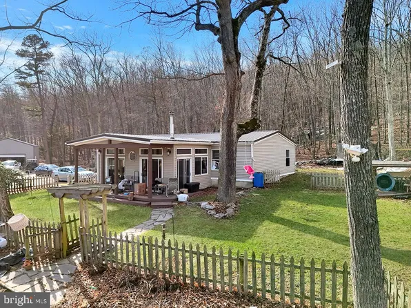 516 Roberts Rd, Great Cacapon, WV 25422