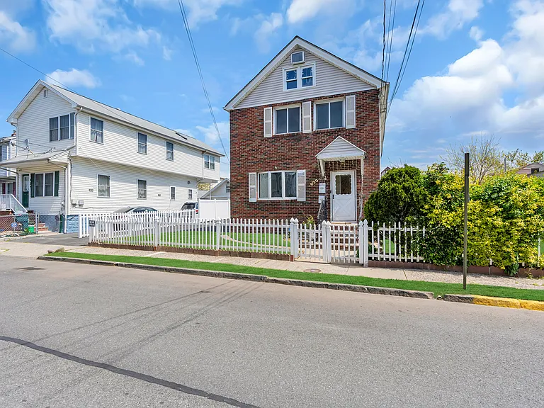 633 McGillvray Pl — Photo 8