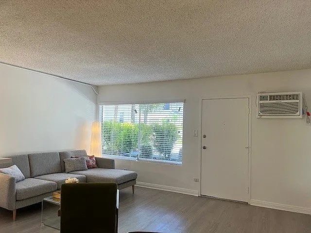 Carson Oakwood Apartments — Photo 41