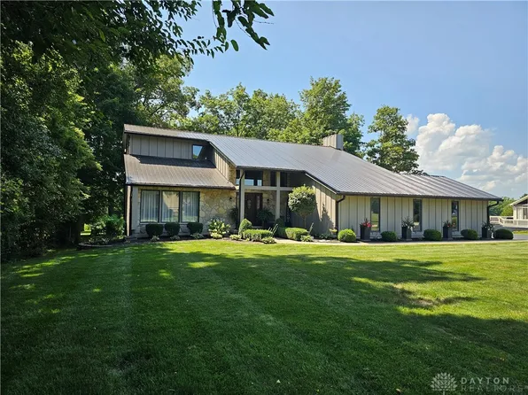 6431 Country Club Dr, Greenville, OH 45331