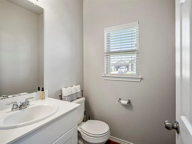 210 Bellewood Manor Dr — Photo 32