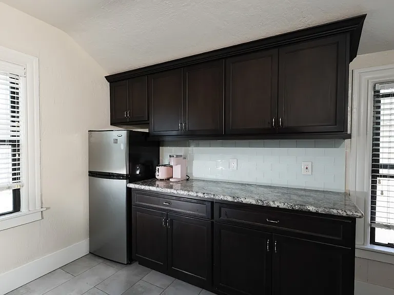 427 S 3rd St #6 — Photo 4