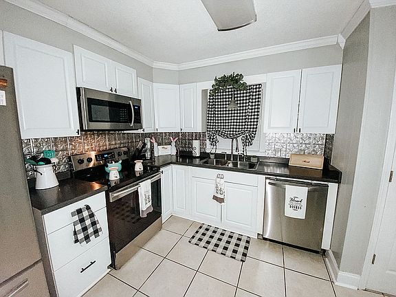 2nd image of 421 Byrnes Cir