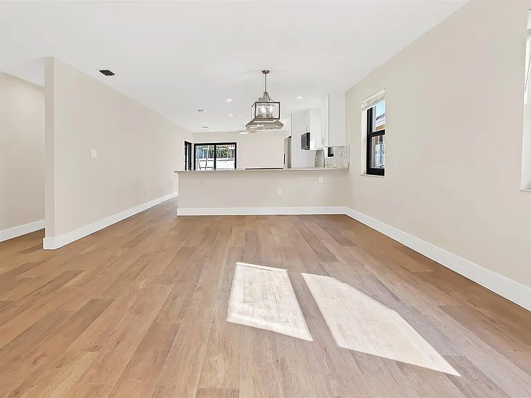 391 NW 58th Ave — Photo 5