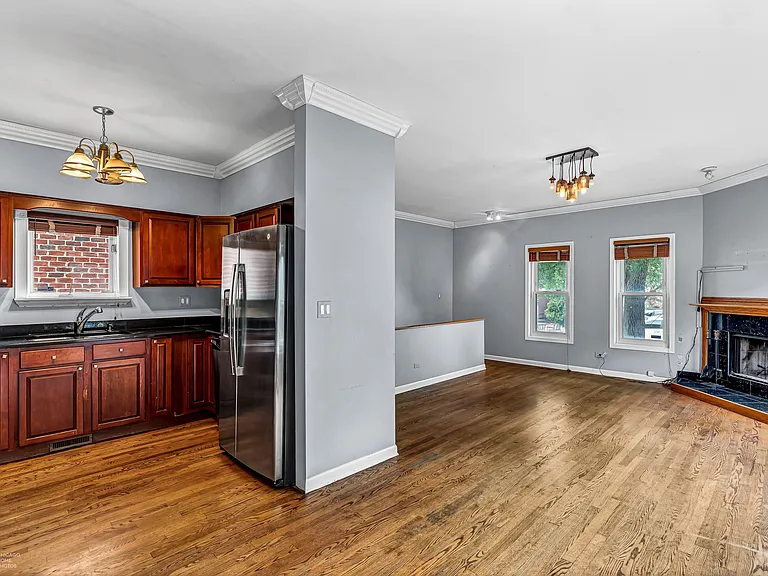 2205 N Janssen Ave #1 — Photo 4