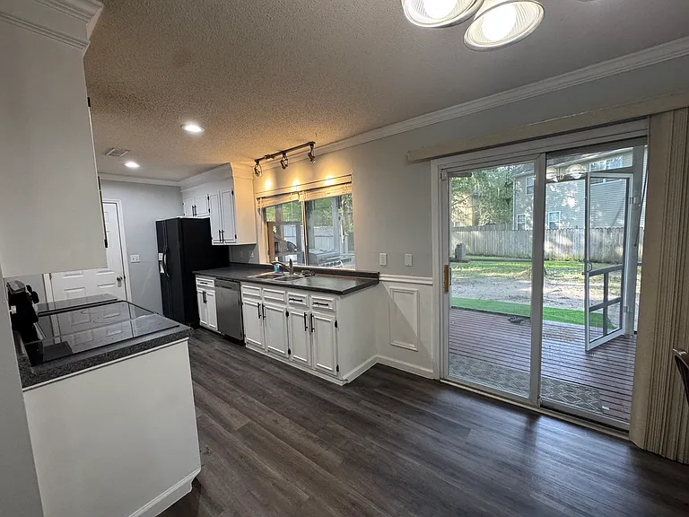 102 Weatherbark Cir — Photo 4