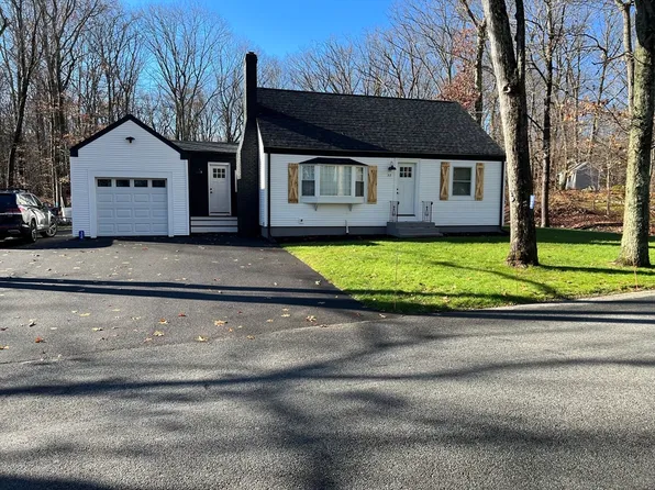 32 Walnut St, Plainville, MA 02762
