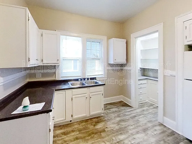 100 Laburnam Cres #1 — Photo 13