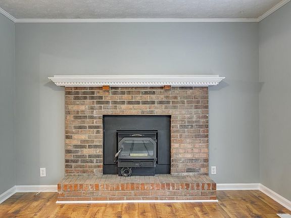 3rd image of 1021 Tulip Dr