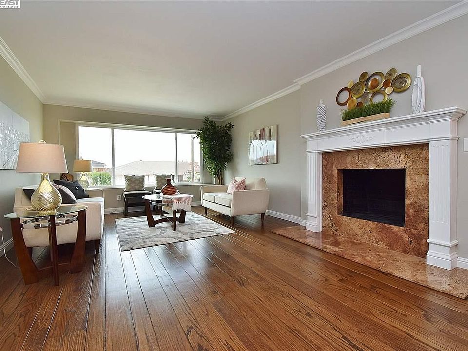 1st image of 2342 Longview Dr