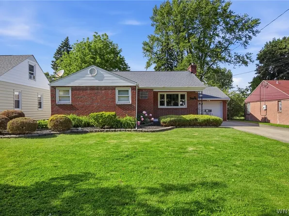 44 Grant St, Lancaster, NY 14086