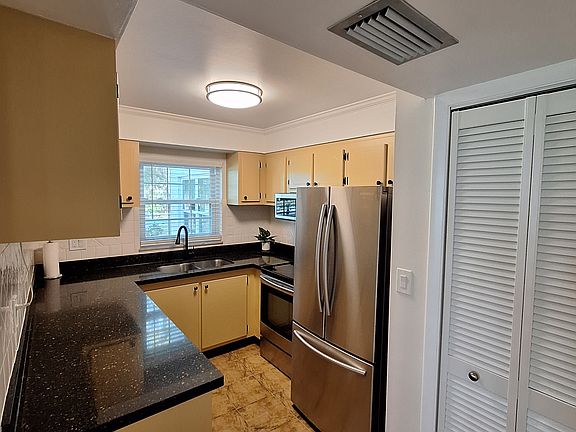 4th image of 210 N Bayshore Blvd APT 102