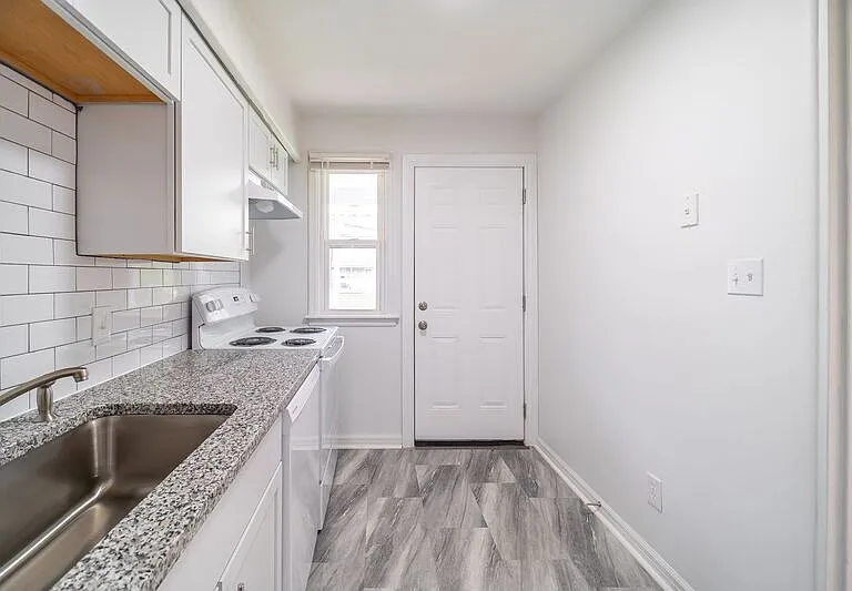 2912 Ruhl Ave — Photo 4