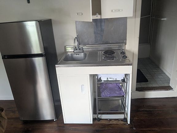 5th image of 31 Central Sta Rear 1