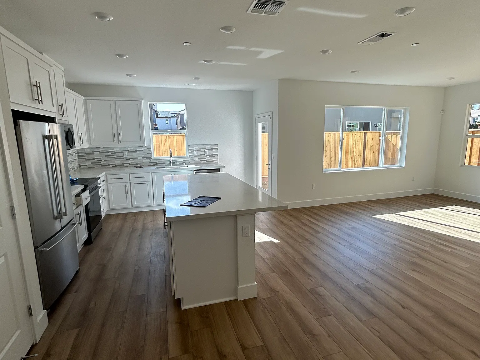134 W Idyllwild Pl — Photo 3