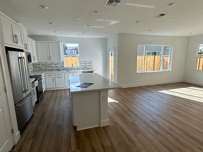 134 W Idyllwild Pl — Photo 3