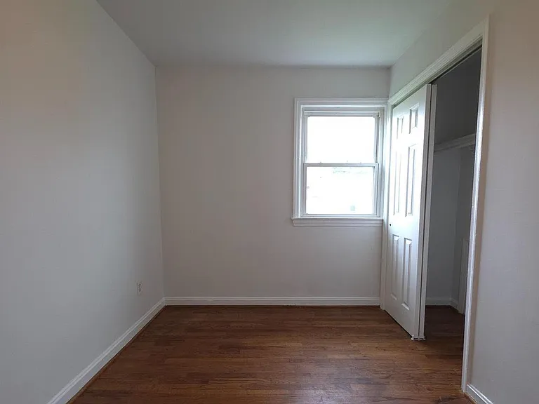 2528 Iverson St — Photo 6