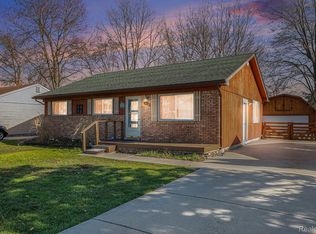 460 Hickory Dr, Troy, MI 48083