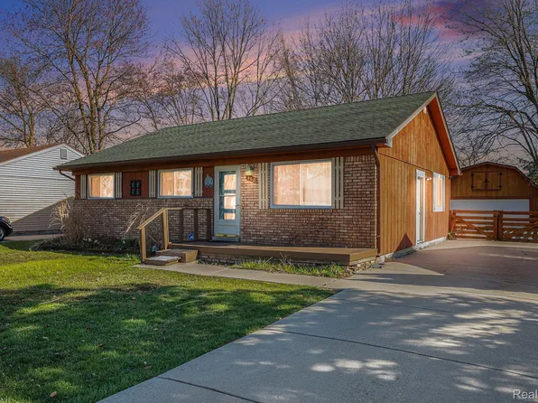 460 Hickory Dr, Troy, MI 48083