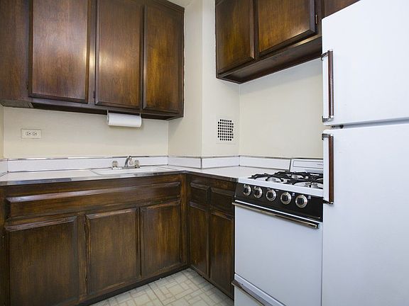 5th image of 301 E 48th St APT 5M
