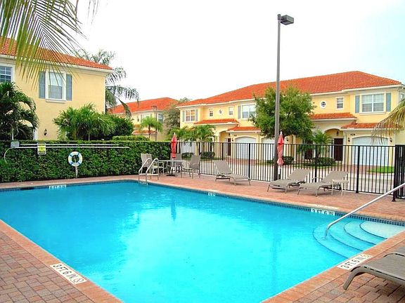 4th image of 544 Marbella Cir