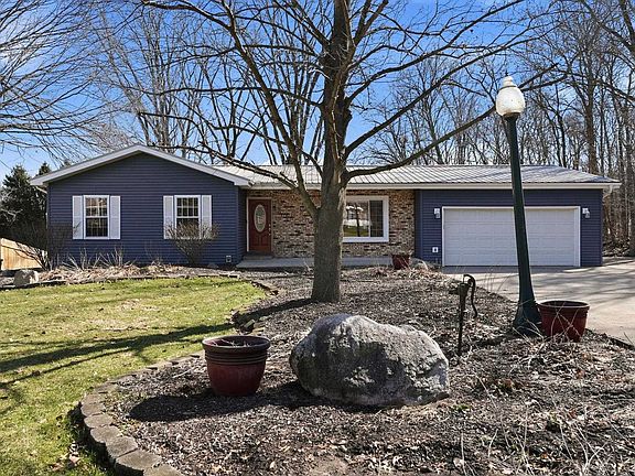 2nd image of 2438 S Woodland Trl