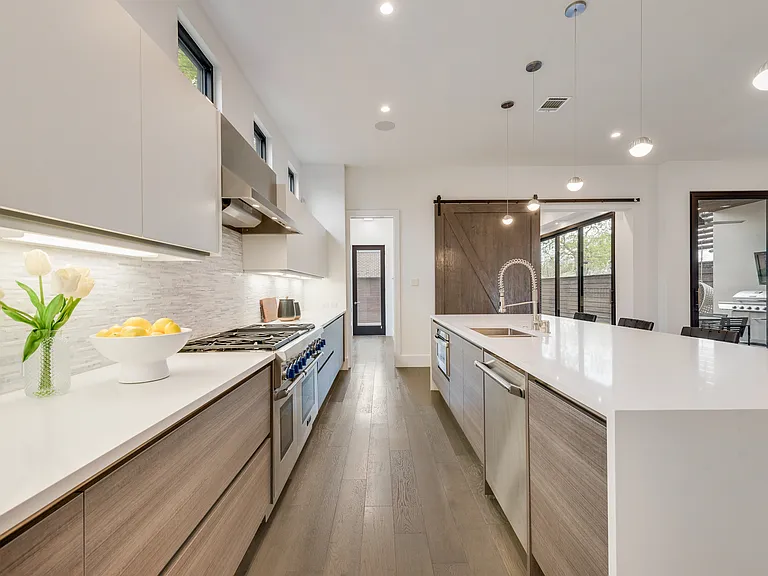 6420 Kenwood Ave — Photo 39