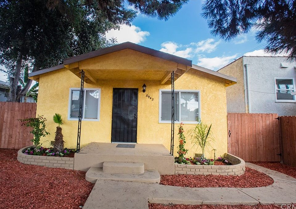 2nd image of 8942 Menlo Ave