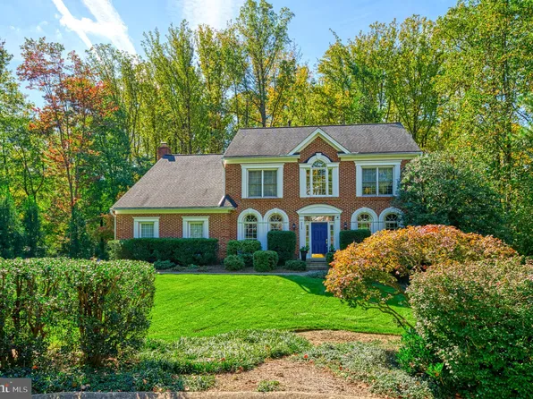 8905 Higdon Dr, Vienna, VA 22182