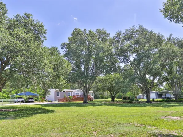 8700 Heather Dr, Zephyrhills, FL 33540