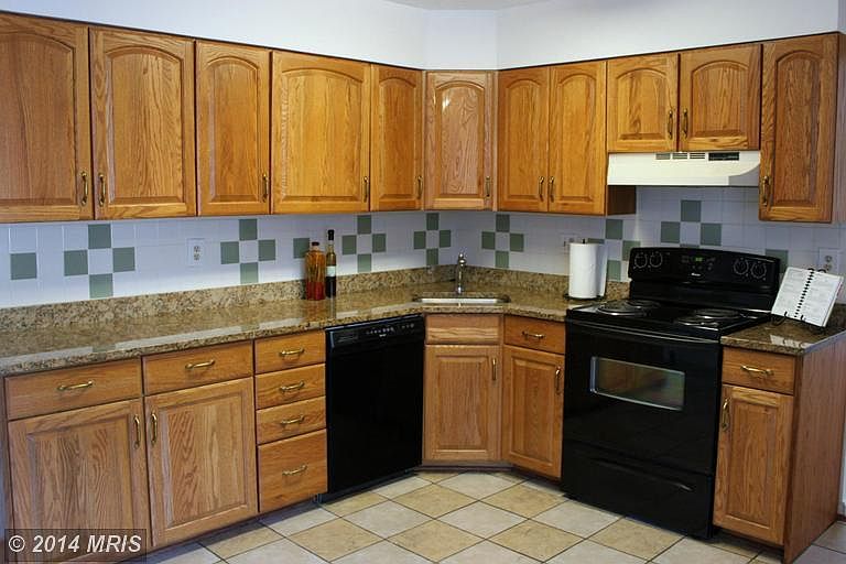 1st image of 914 Clymer Ct