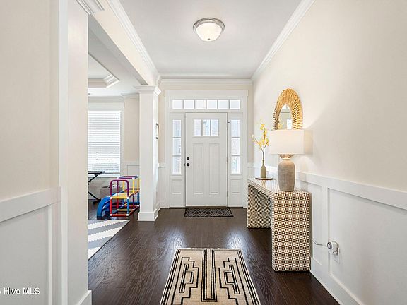 4th image of 1062 Anchors Bend Way