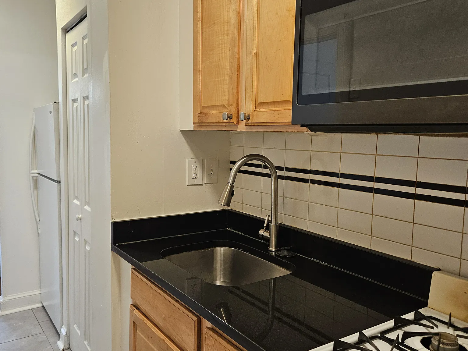 1 bed, 576 sqft, $1,400 — Photo 3