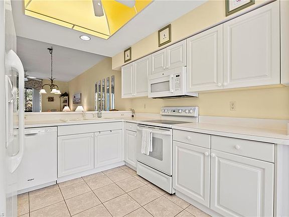 4th image of 26170 Clarkston DR #102