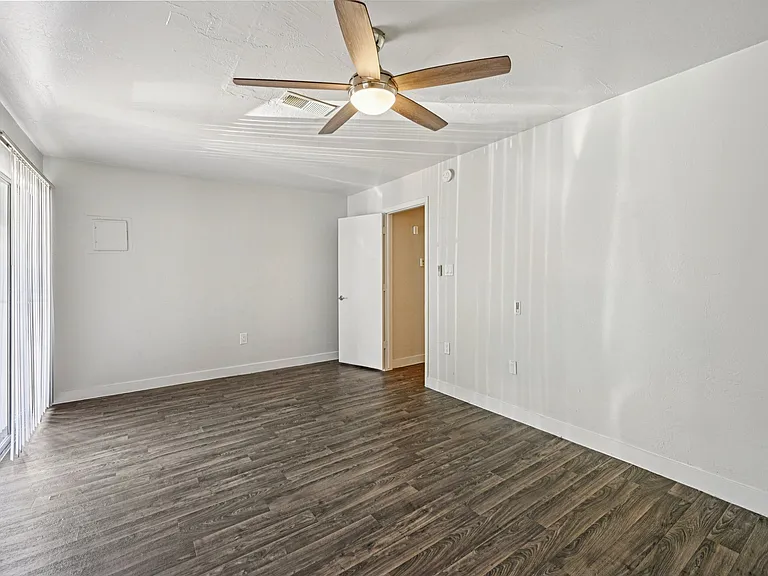 Connect on University Apartments — Photo 30