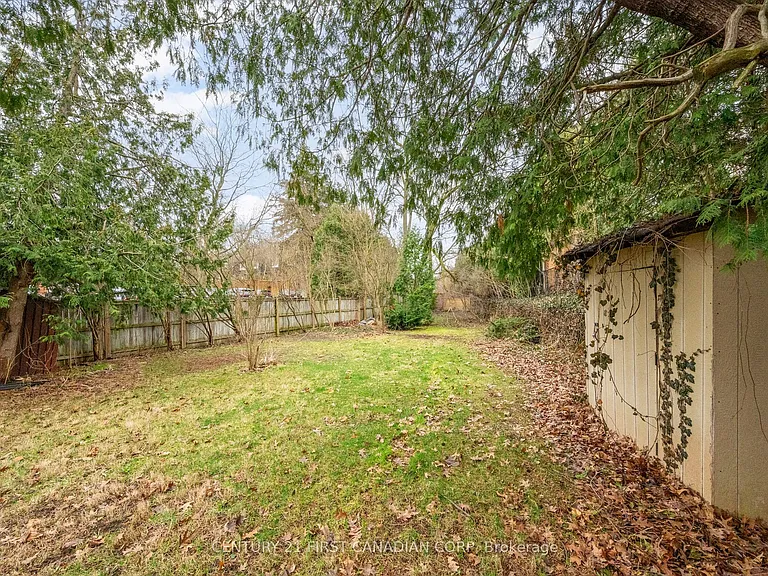 1326 Commissioners Rd W — Photo 26