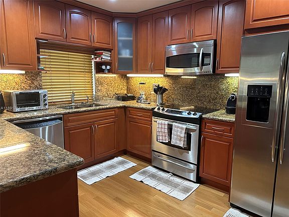 4th image of 16628 Golfview Dr