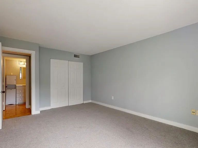 75 Brookwood Dr #D — Photo 6