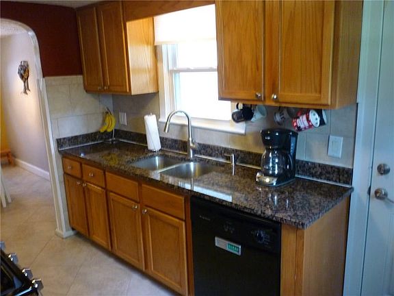 4th image of 5151 Indianola Ave