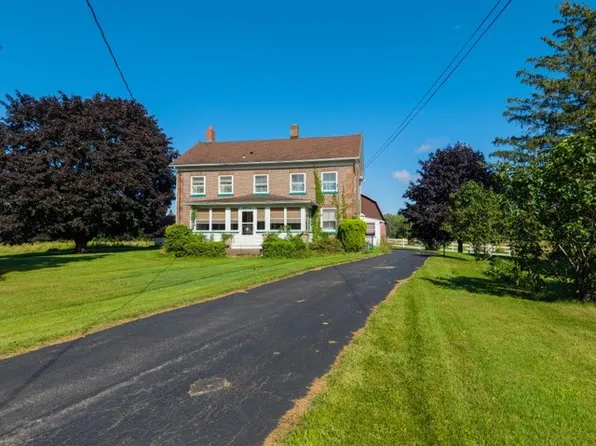 6952 Ontario Center Rd, Ontario, NY 14519