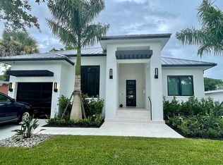 970 10th St N, Naples, FL 34102