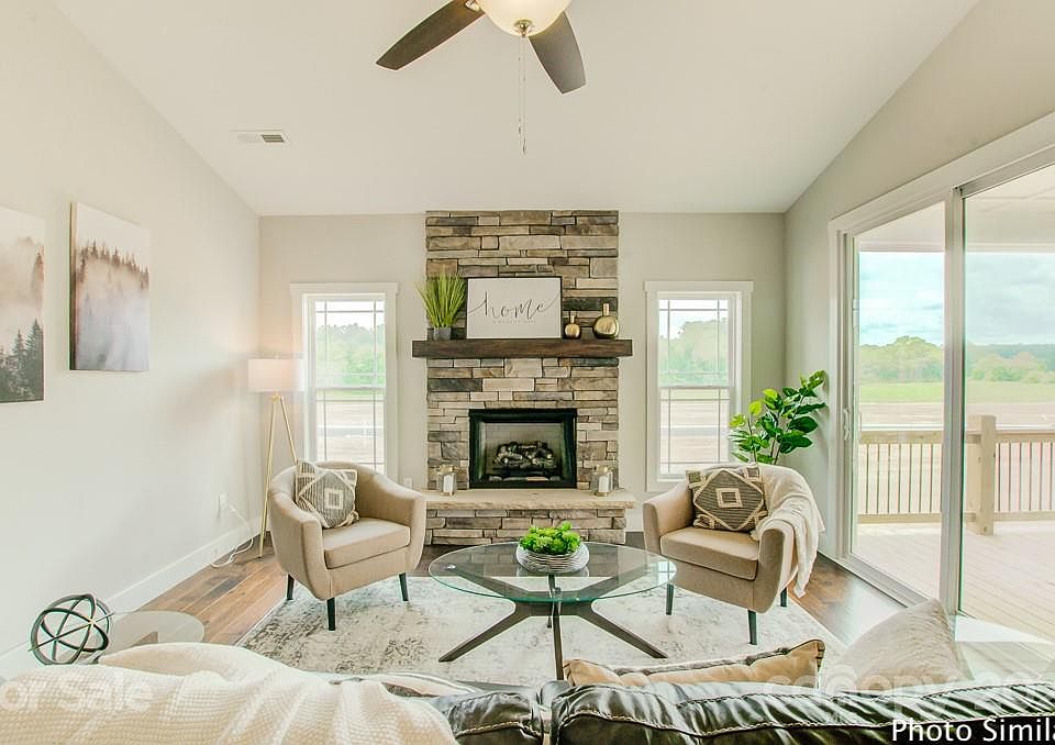1st image of 25 Creekside Dr