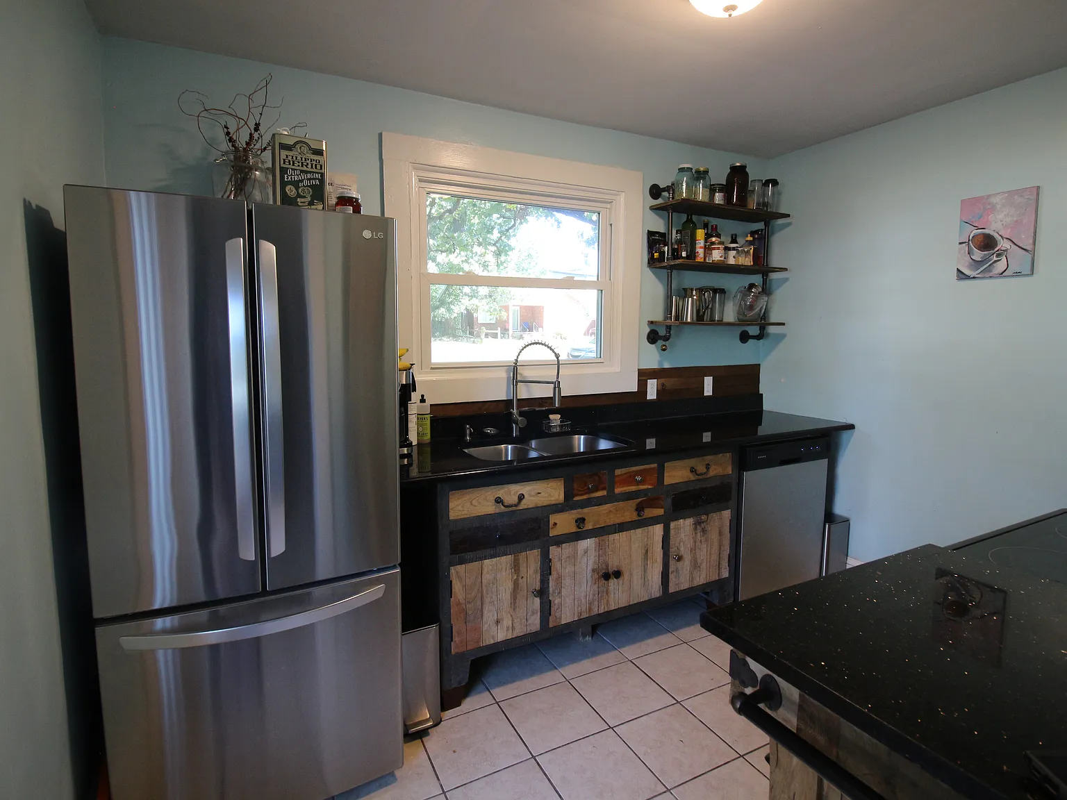 3 bed, 1002 sqft, $1,950 — Photo 3