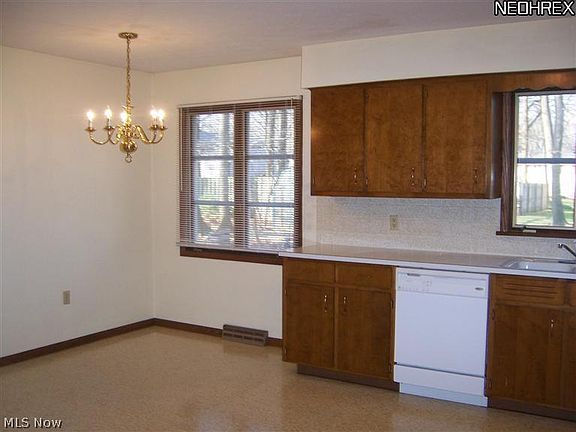 5th image of 4144 Forest Heights Dr