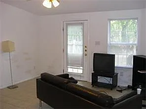 313 W. 37th Street — Photo 4